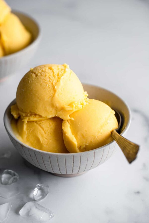 The BEST Mango Recipes - Mango frozen yogurt.